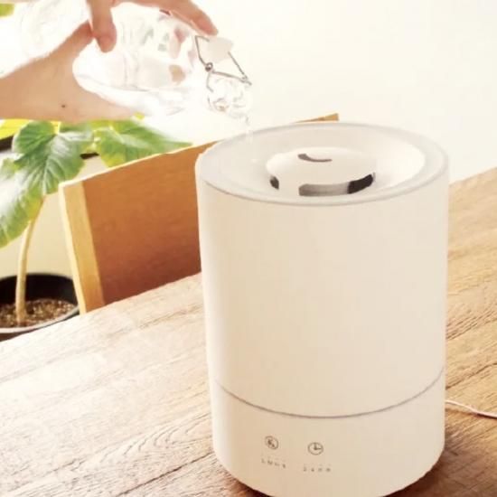 水もアロマオイルも上から注げる!便利な加湿器