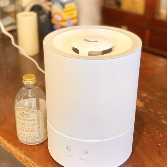 水もアロマオイルも上から注げる！便利な加湿器