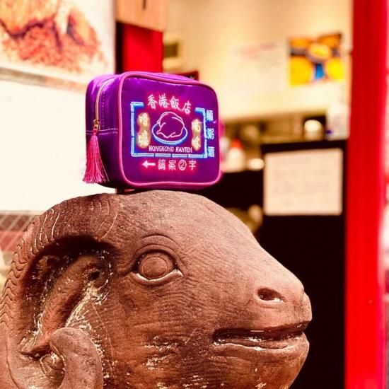 香港スクエアポーチ　ネオン