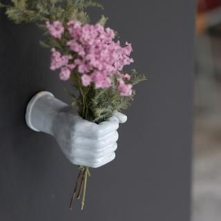 片手で握るような陶器の置物