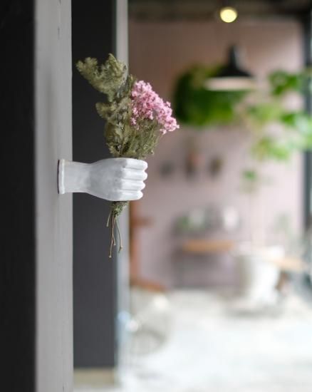 片手で握るような陶器の置物