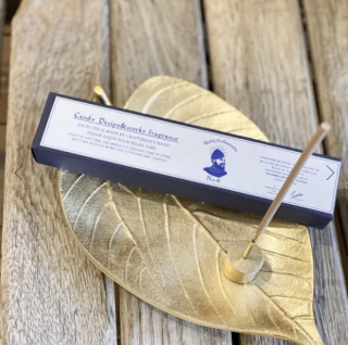 LEAF TRAY – シンプルな葉っぱ型のトレイ