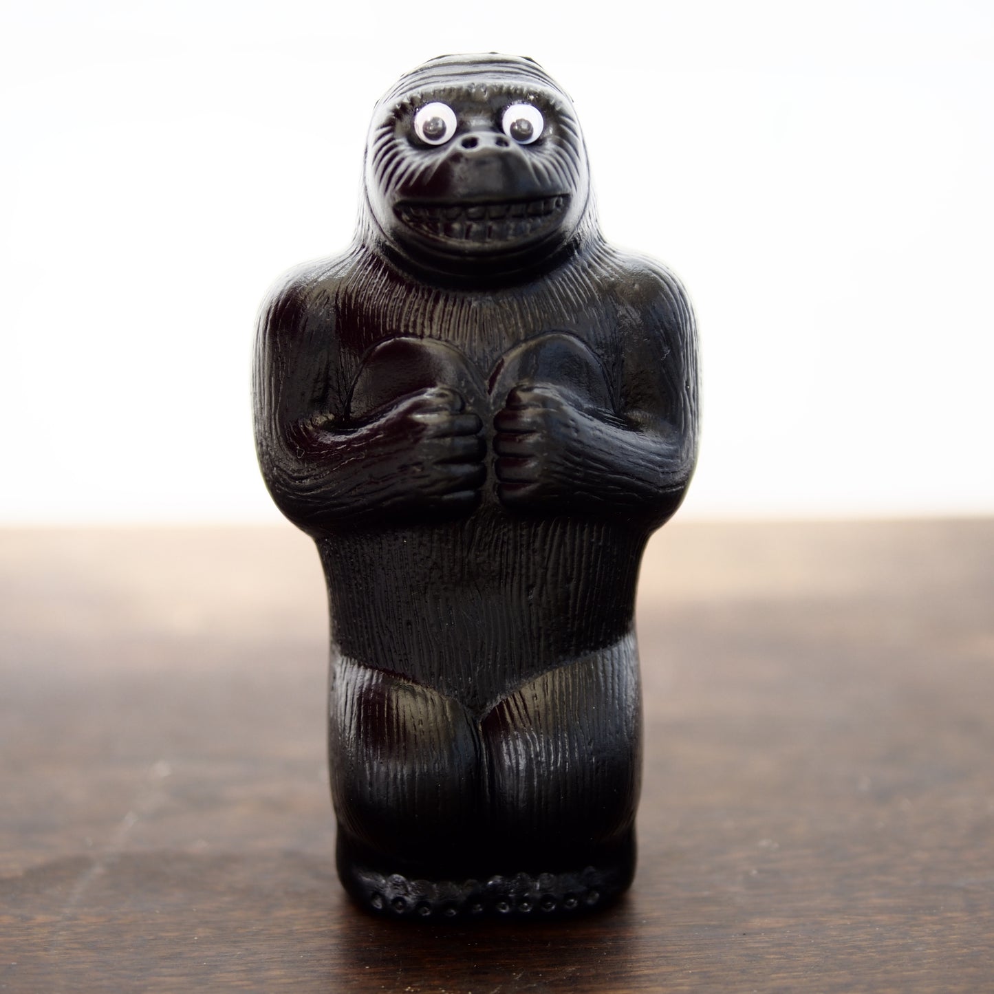 Gorilla Bank “Small”｜怪しくて愛嬌のある、メキシコ生まれのゴリラ貯金箱