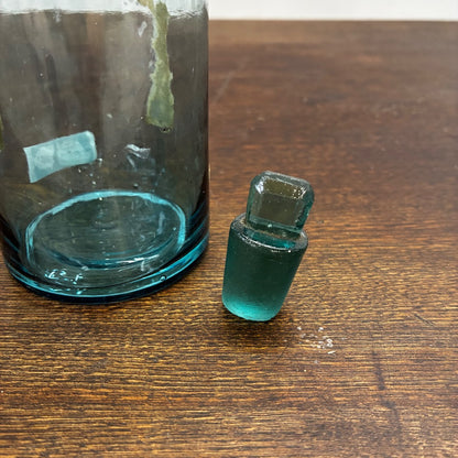蓋つき　青ガラス瓶